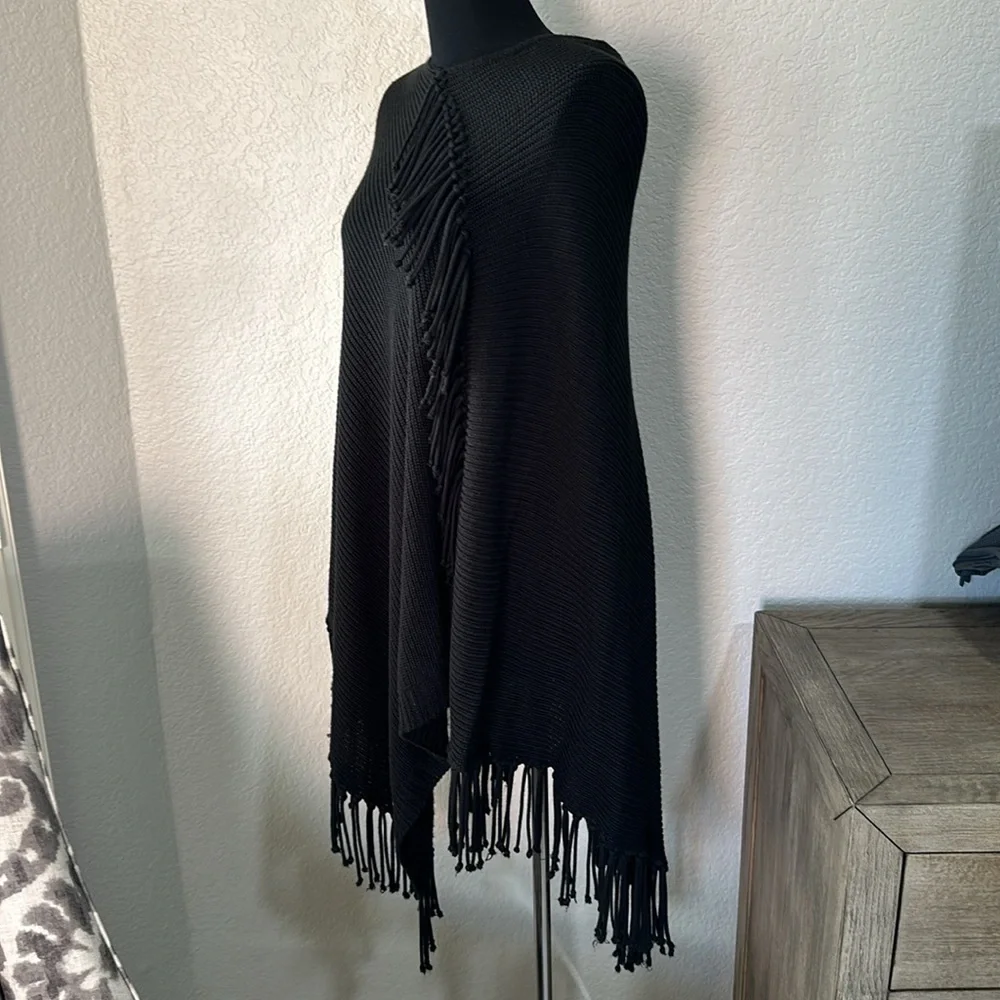 BCBGMAXAZRIA Womens Fringe Poncho in Black - Picture 4 of 9